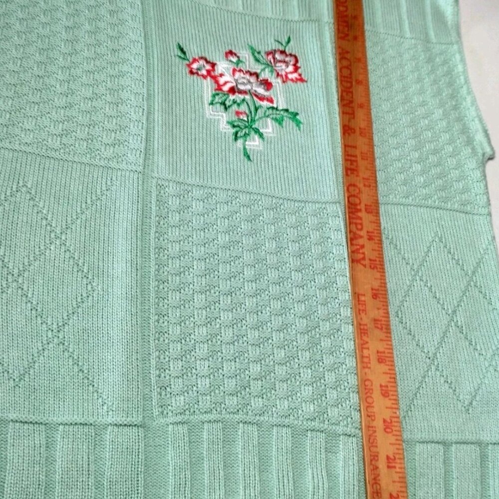 Vintage Sweater Small Sleeveless Mint Green Embroidered Flowers Grannycore - Picture 9 of 12